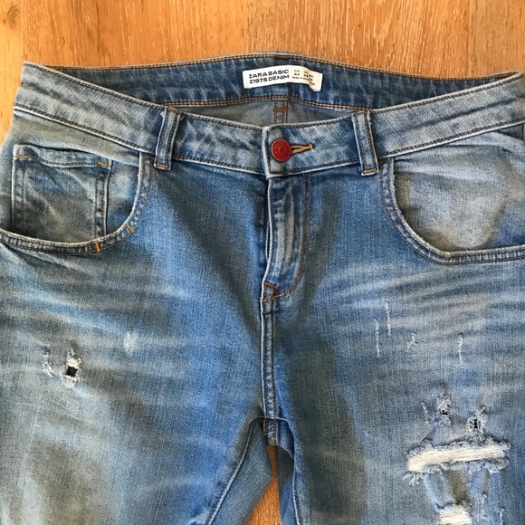 Zara Mid Rise Distressed Jeans - Picture 2 of 6